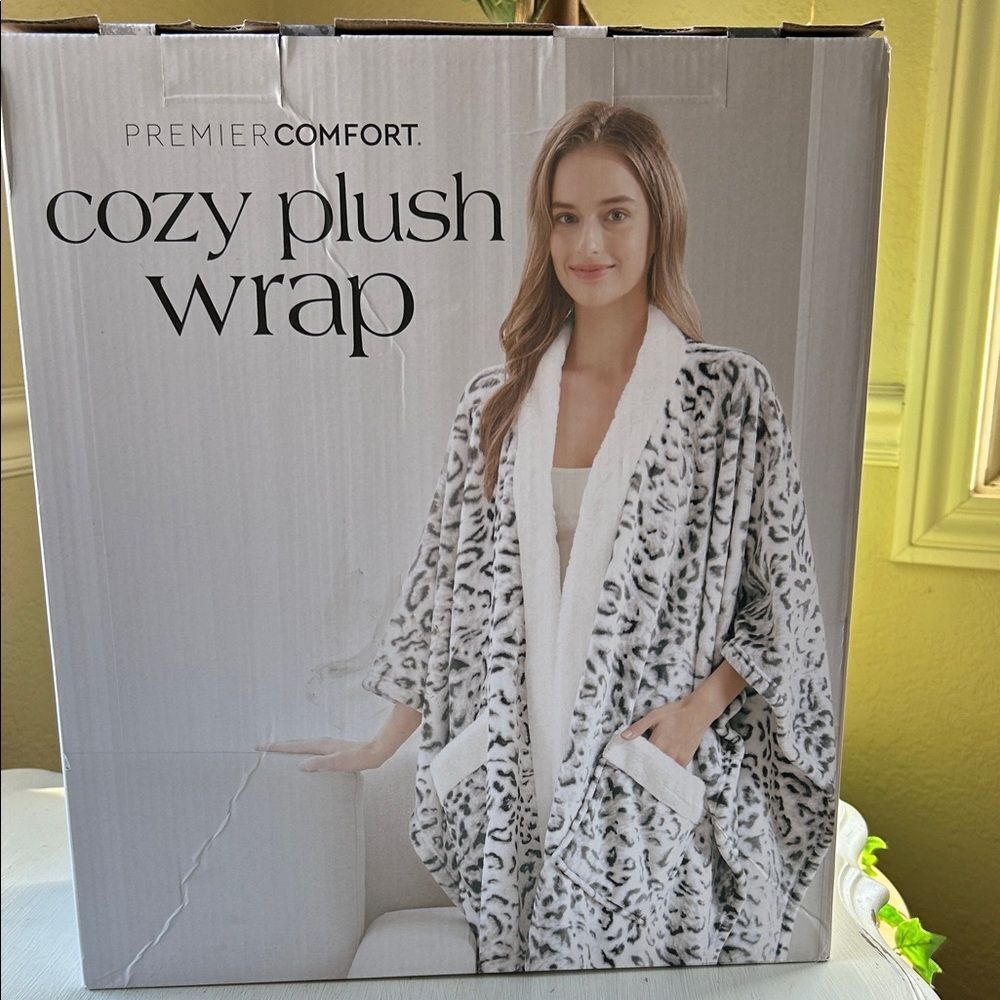 Premier Comfort Cozy Plush Wrap - White & Gray Leopard Print New